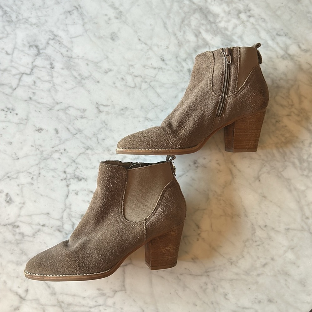 Steve Madden tan booties size 7.5 suede